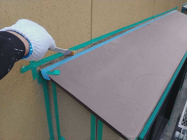 霧除け上端の充填作業
